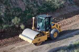 Аренда Услуги Грунтовый виброкаток CATERPILLAR cs74