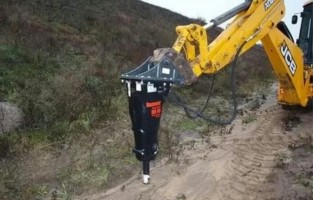 Услуги аренды гидромолота на JCB 3CX