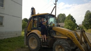 Аренда экскаватора погрузчика с гидромолотом.