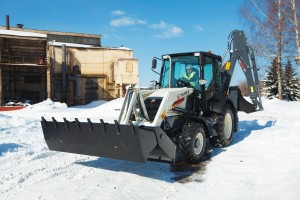 Экскаватор-погрузчик TLB 825-RM 