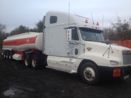 Услуги бензовоза Freightliner FLC