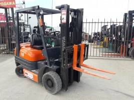 Погрузчик вагонник со смещением каретки Toyota 6FG18