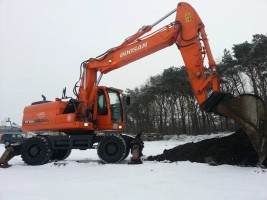 Аренда экскаватора колесного полноповоротного с объемом ковша от 0,8 до 1,0 м3. Гидромолот Doosan