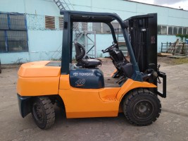 Погрузчик TOYOTA