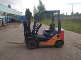 Погрузчик TOYOTA
