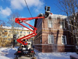 Полноприводная автовышка 20м для уборки снега и сосулек с крыш 