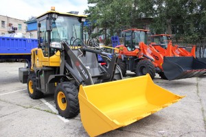 Фронтальный погрузчик Redstar ZL20