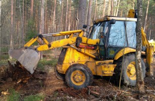 Заказ экскаватора погрузчика JCB доставка песка щебня