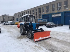 Трактор МТЗ 80 с отвалом, щеткой и водой