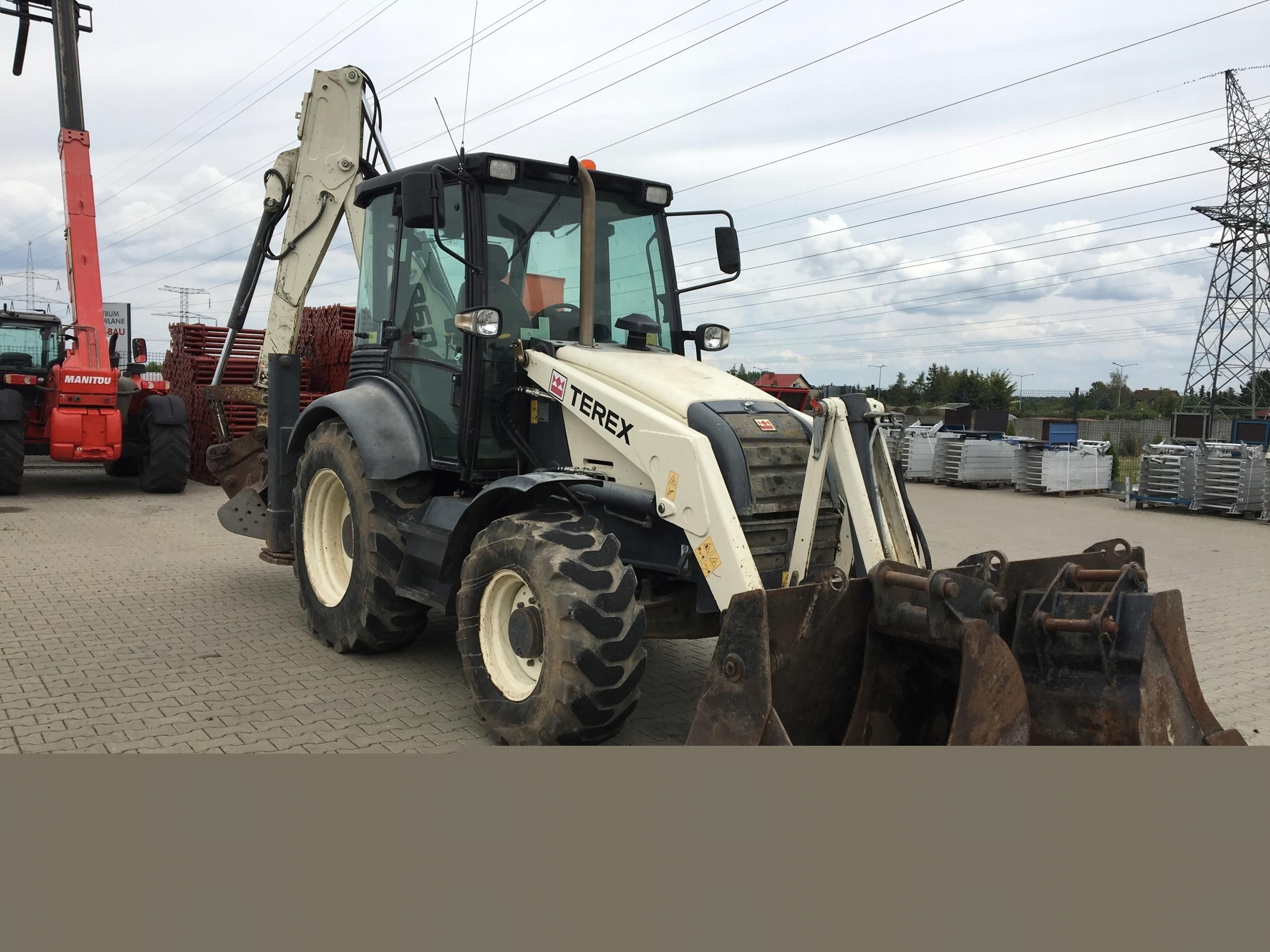Сдается в аренду экскаватор-погрузчик TEREX 860