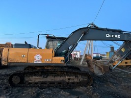 Услуги экскаватора John Deere