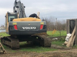 Гусеничный экскаватор Volvo 240