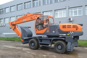 Аренда и услуги колесного экскаватора