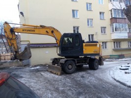 Полноповоротный экскаватор погрузчик