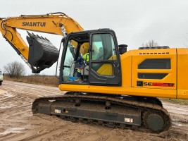 Услуги гусеничного экскаватора Shantui SE225NLC