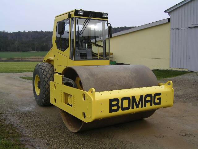 Заказать дорожный каток BOMAG 213