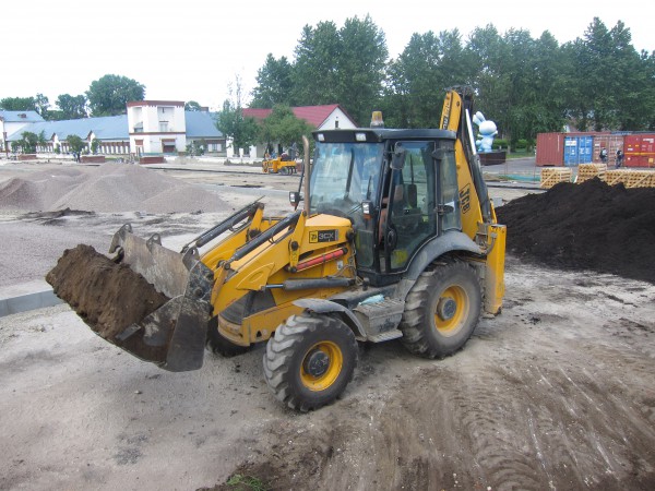 Услуги челюстного экскаватора-погрузчика JCB 3CX