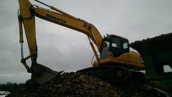 Аренда гусеничного экскаватора Komatsu 220-7